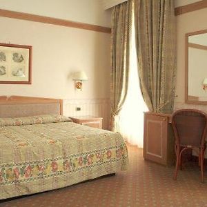 Camera standard con letto king size